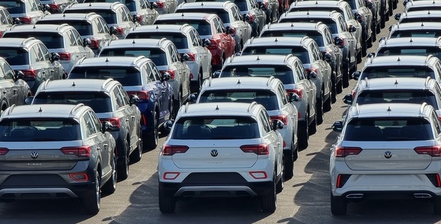 piata auto din europa evolutii contradictorii in 2024 cu scadere de 6 procente pe segmentul electric 678f5df387705