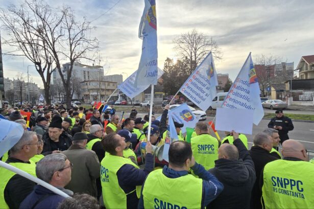 politistii organizeaza un nou portest in fata ipj constanta impotriva masurilor de austeritate si diminuarilor salariale 678514ab856ab