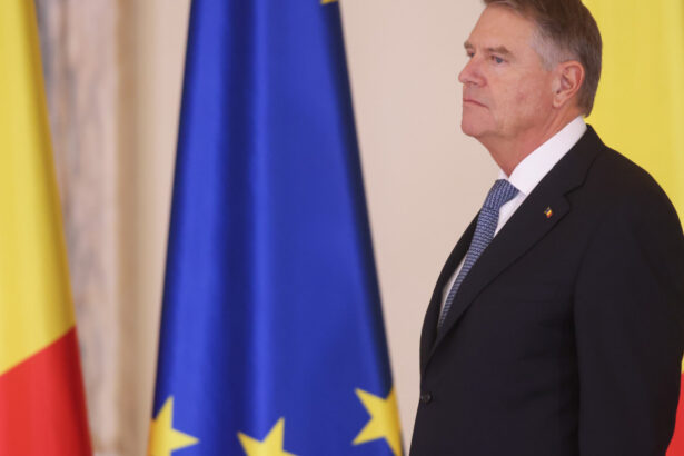pot aur si sos au strans numarul necesar de semnaturi pentru suspendarea fortata a lui klaus iohannis listele au fost depuse joi 6788f32aea0df