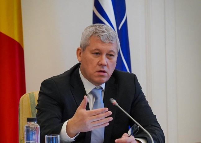 predoiu vrea dotarea mai cu tehnologie moderna in ciuda austeritatii impusa de guvern 677929f94c385