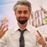 prietenul pe care radu bucalae si l a facut la antena 1 e un artist cunoscut de toata tara ma inteleg foarte bine cu el exclusiv 6786db3bbe550