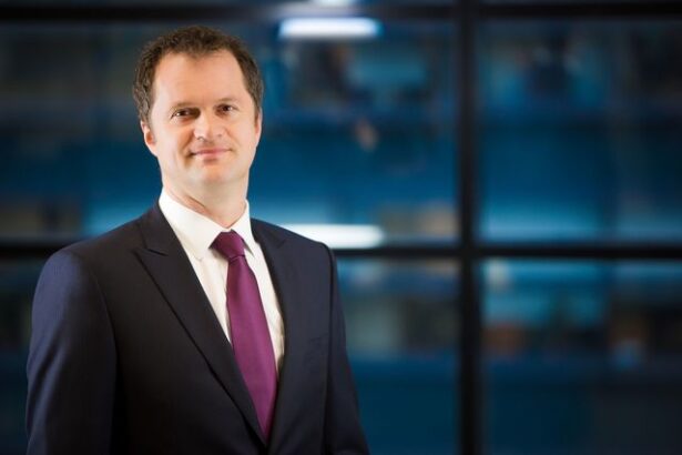 primul roman la varful cgs vladimir sterescu numit presedinte al diviziei globale de outsourcing 678763276cb2f