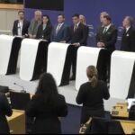 protest aur in fata parlamentului european simion valul trumpist va matura europa in acest an video 679a513dc3af0