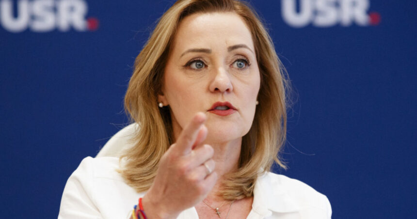 reactia elenei lasconi dupa publicarea raportului comisiei de la venetia ccr a anulat alegerile prezidentiale intr un mod abuziv 67978fcb079a5