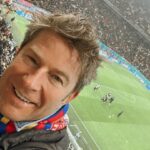 reactia fanilor cand au vazut ce fular a purtat pavel bartos la gat in timpul meciului fcsb manchester united dezamagesti 679c94e3cfde0