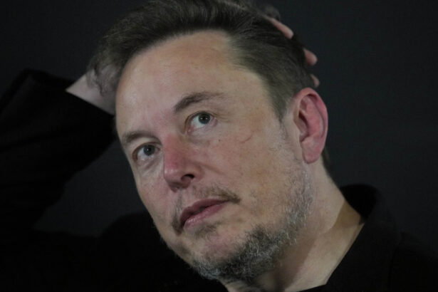 revista de satira charlie hebdo anunta ca ramane pe platforma x pentru a l ironiza pe elon musk 678a59429eb02