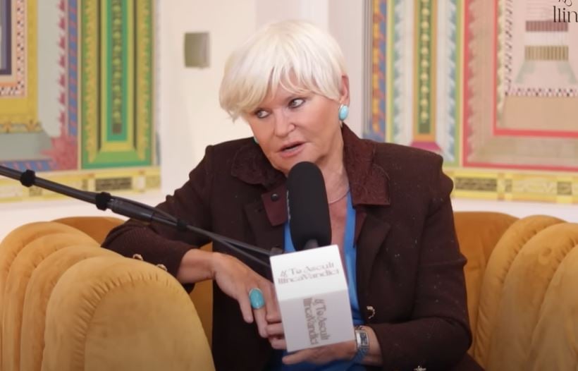 ritualul pe care monica tatoiu il are in fiecare dimineata anafura apa sfintita si sampanie la micul dejun eu de mica am invatat sa beau 678e229787bb9