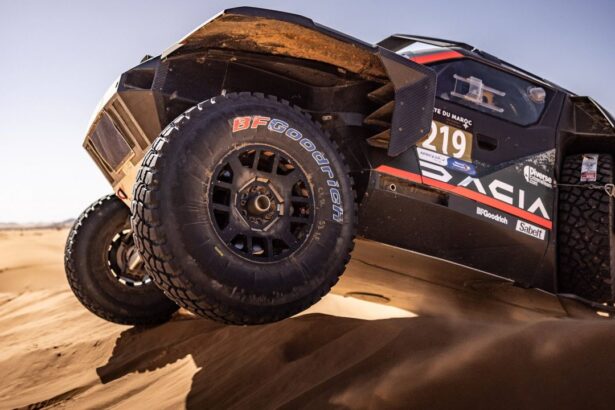 sebastien loeb nevoit sa abandoneze la raliul dakar dupa ce si a avariat dacia video cu incidentul 677d9de8bbf92