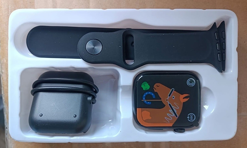 smartwatch uri fake de peste 300 000 de euro descoperite in portul constanta unde trebuia sa ajunga marfa 678f686dbd1d4