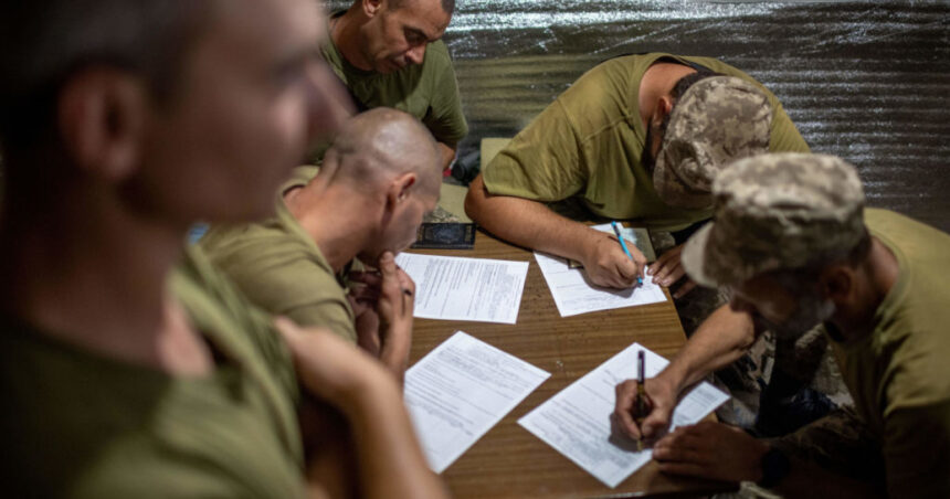 sute de perchezitii in ucraina care vizeaza retelele prin care barbatii ucraineni fug din tara pentru a scapa de armata 678a63bac4aca