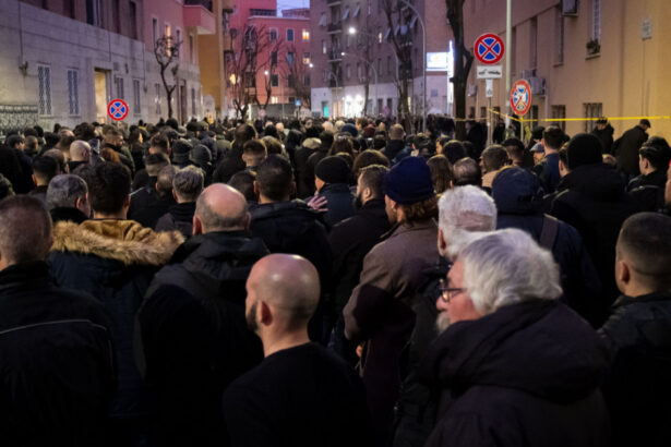 sute de persoane au facut salutul fascist la roma cum ii va identifica politia pe cei care au ridicat bratul drept 677e47389436e