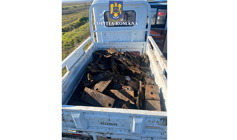 tanar de 18 ani prins cu sute de componente de cale ferata furate din zona nazarcea 677a8512ae899