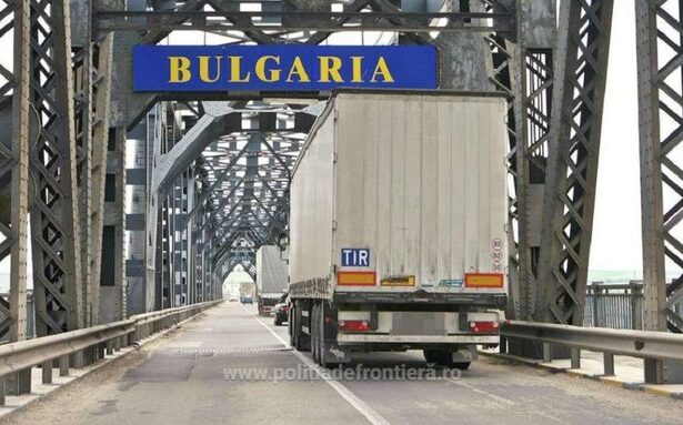 traficul autoturismelor de la podul peste dunare de la ruse a crescut cu 85 de la intrarea in schengen 6787efd4f1167