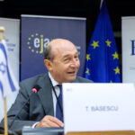 traian basescu ironizeaza viitorii candidati la prezidentiale alaturi de crin si victor viorel va veni si marcel pe trotineta sau cu o oala cu sarmale pe cap 678d12c468b23