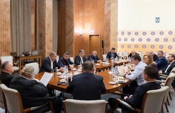 ultima ora decizii ale coalitiei pe buget cheltuielile cu personalul vor fi reduse cu 5 exceptie unele domenii taieri la presedintie senat si camera cluburile sportive se predau primariilor sau s 6797cfdf67eed