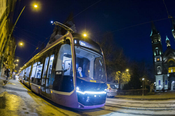 un calator a aruncat o petarda in cabina vatmanului intr un tramvai din timisoara a fost deschisa ancheta 67829ea047431
