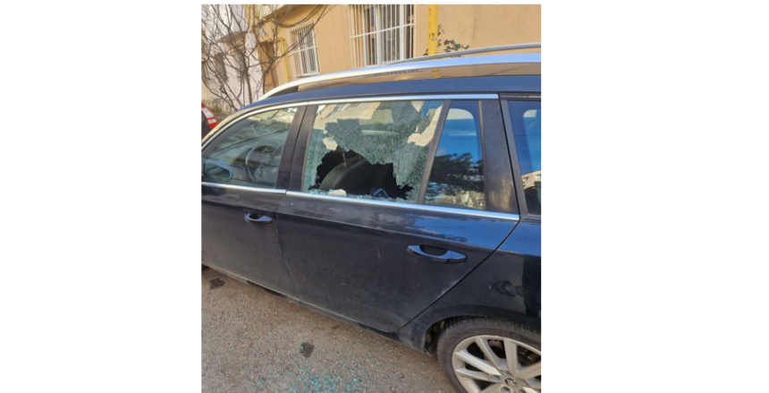 un constantean din inel 2 si a gasit masina sparta el cauta faptasii si cere sprijinul cetatenilor 677833a2f3bcf