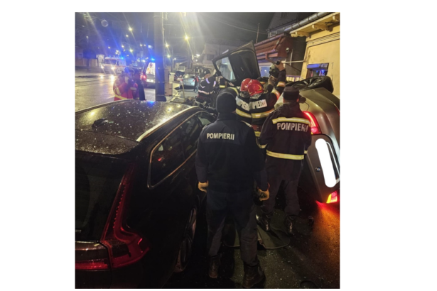 un sofer a fost la un pas de moarte dupa ce a intrat in 4 masini parcate si s a oprit intr un perete a refuzat testarea drugtest si cu aparatul etilotest 679499560b1b2