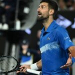 video batranul djokovic il bate pe tanarul alcaraz si ajunge in a douasprezecea semifinala a carierei la melbourne 678fad07b78d1