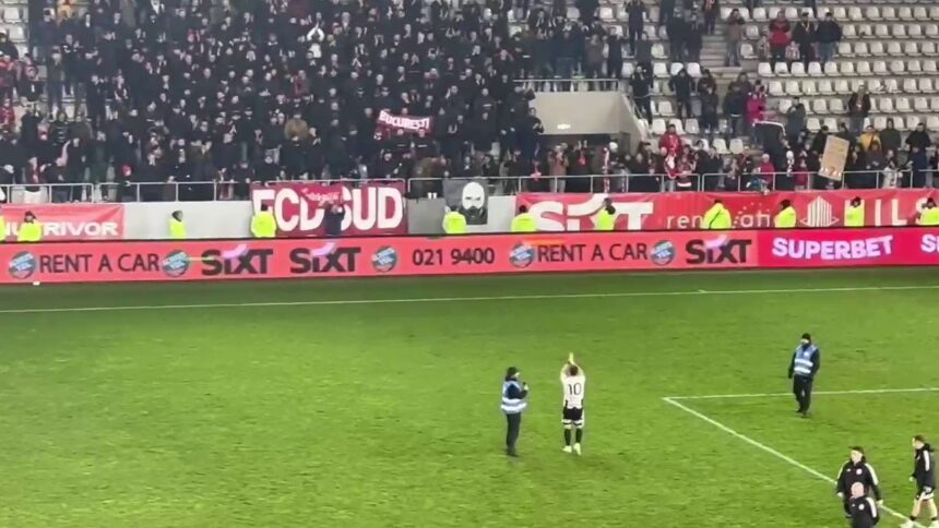 video cainii nu l au uitat dan nistor aplaudat de fanii lui dinamo la finalul meciului cu u cluj 6793f974bdbb5