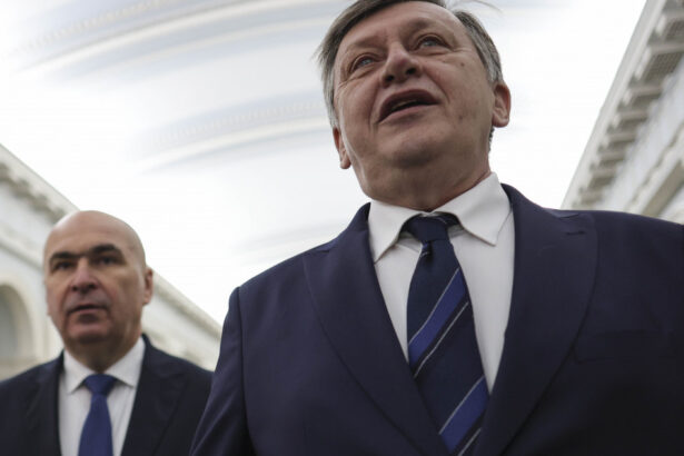 video crin antonescu catre liberali fiecare om din sala asta a facut mai multe pentru tara asta decat calin georgescu 679625177a018