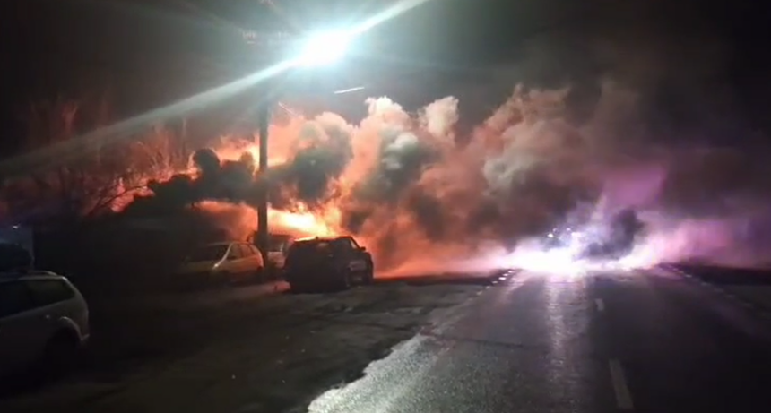 video incendiu puternic ard paleti din lemn patru containere si doua autoturisme a fost transmis mesaj ro alert 6793fb42bb234