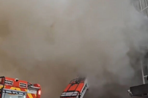 video incendiu puternic la o cladire din slatina arde o suprafata de 10 mii de metri patrati a fost emis ro alert 678f594b5504a