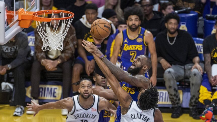 video lebron james de neoprit la 40 de ani in thriller ul los angeles lakers brooklyn nets 102 101 678ba36a5165d