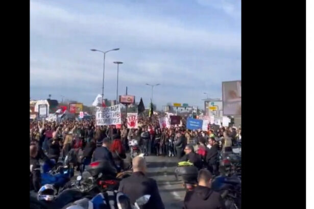 video mii de studenti sarbi au iesit din nou in strada si au blocat un nod rutier important din belgrad 6797964f7c0c9