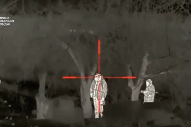 video momentul in care soldatii rusi cad secerati ca popicele o ambuscada vazuta prin luneta unui sniper ucrainean 678363783e1c5