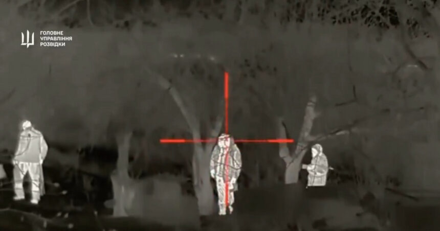 video momentul in care soldatii rusi cad secerati ca popicele o ambuscada vazuta prin luneta unui sniper ucrainean 678363783e1c5