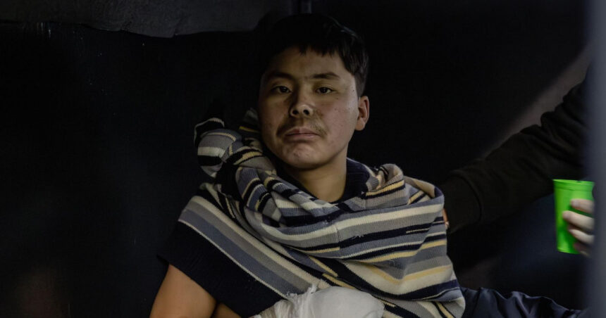 video momentul in care ucrainenii reusesc in premiera capturarea unui soldat nord coreean in viata filmat din drona 6782cf7f8a3ec