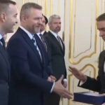 video momentul in care un elev olimpic la matematica purtand simbolul ucrainean a refuzat sa dea mana cu presedintele slovaciei 6785655429cbb