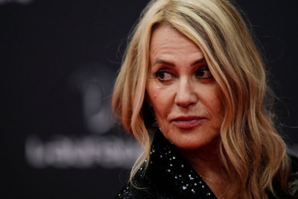 video nadia comaneci la globurile de aur cum s a imbracat fosta gimnasta 677ceaad36363