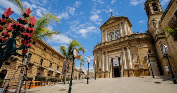 video o familie a cumparat o casa in sicilia cu doar 3 euro odata cel mai frumos sat din italia 67815bf5ca1eb
