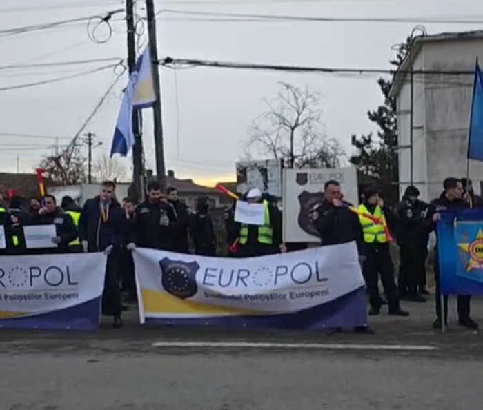 video peste 100 de politisti de frontiera protesteaza impotriva taierilor salariale 6783805c7b466