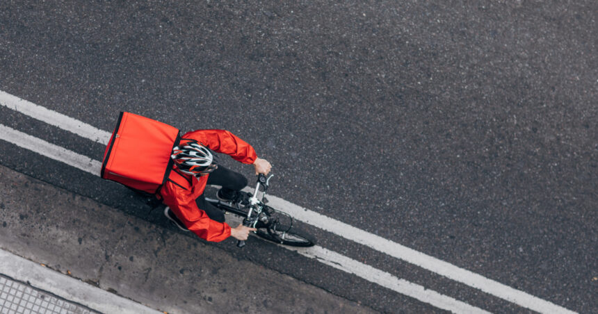video primul oras din romania care impune reguli in trafic pentru livratorii de mancare pe doua roti ce amenzi risca cei care le incalca 6791ffc99d530