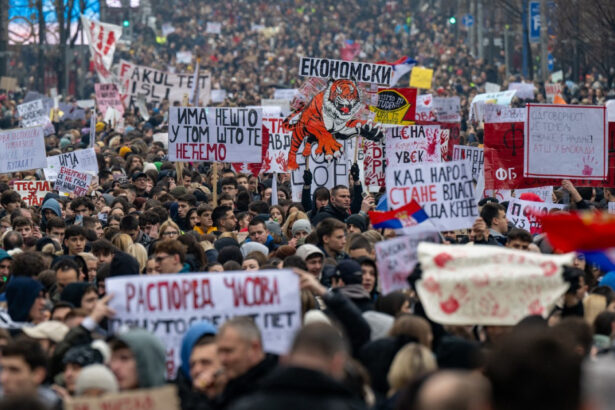 video protest urias si greve punctuale in serbia singurul mod in care le putem arata clar ca nu mai avem timp 6793c24706f69