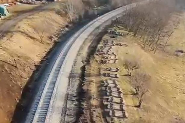 video situatie absurda la ocna sibiului sinele de tren au ramas neschimbate dupa luni de reparatii cum motiveaza constructorii 677f80809f90d
