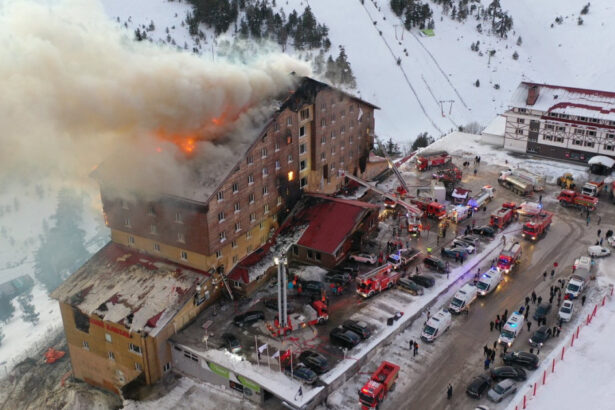 videofoto incendiu la un hotel intr o statiune de schi din turcia cel putin zece oameni au murit 678f4e6e7a45a