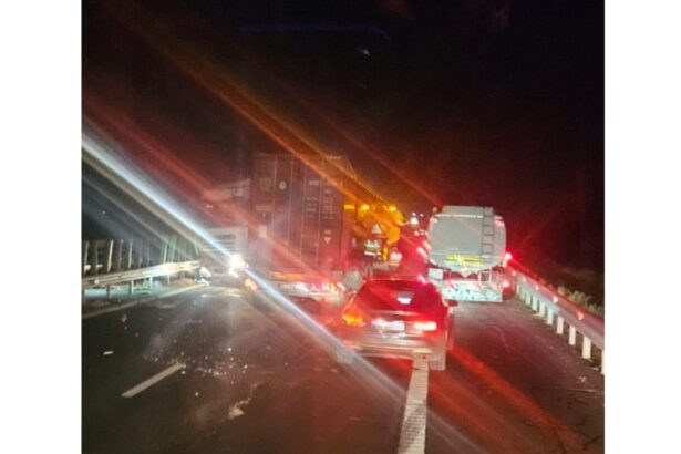 accident grav pe a2 doua tir uri s au ciocnit la kilometrul 101 iar traficul este blocat pe sensul spre constanta 67a3a9e542f9f