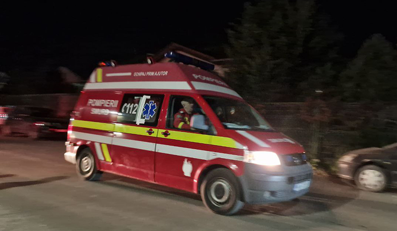 accident in sensul giratoriu de la iesirea din valu spre constanta un pieton a fost lovit de un autoturism 67bcba9c82ef3