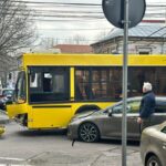 accident intre un autobuz si un autoturism in centrul constantei 67a866f9b8b3c