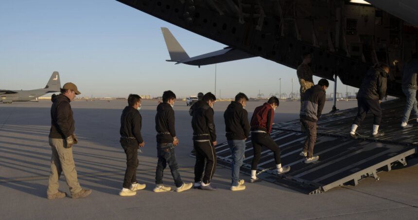 administratia trump a deportat peste 37 000 de persoane in prima luna de mandat deportarile se vor intensifica lunile viitoare 67b8cb22375b9