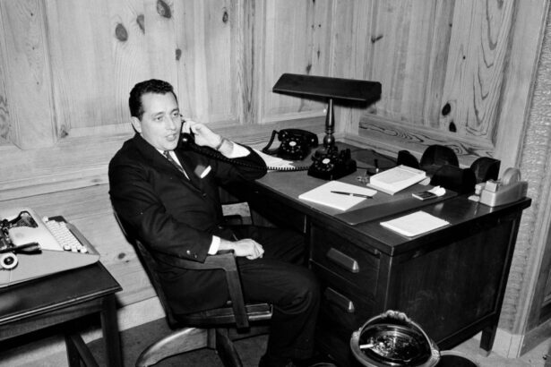 agentul fbi clint hill care a incercat in zadar sa l salveze pe presedintele j f kennedy a incetat din viata 67bd7dafb81ef