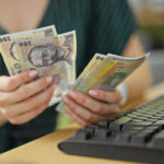 ajutor financiar din partea statului pentru mamele tinere in ce conditii se acorda bursa lunara si ce sume de bani pot primi femeile 67b41fb6da9fc