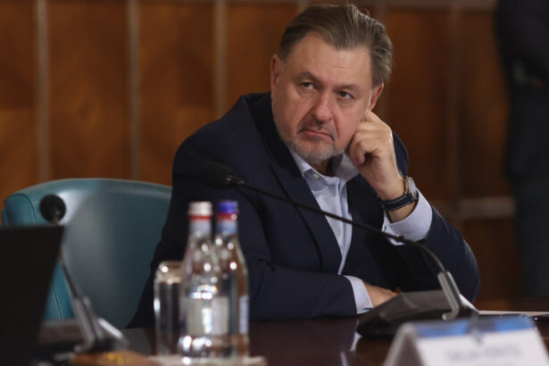 alexandru rafila lauda bugetul alocat sanatatii in 2025 deputat usr domnul rafila vorbeste mult prost si minte ingrozitor 67a3234a05493