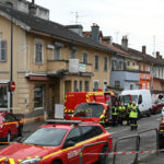 atac in franta o persoana a murit si doi politisti au fost raniti suspectul era pe lista celor care prezinta risc de terorism 67ba20256119d