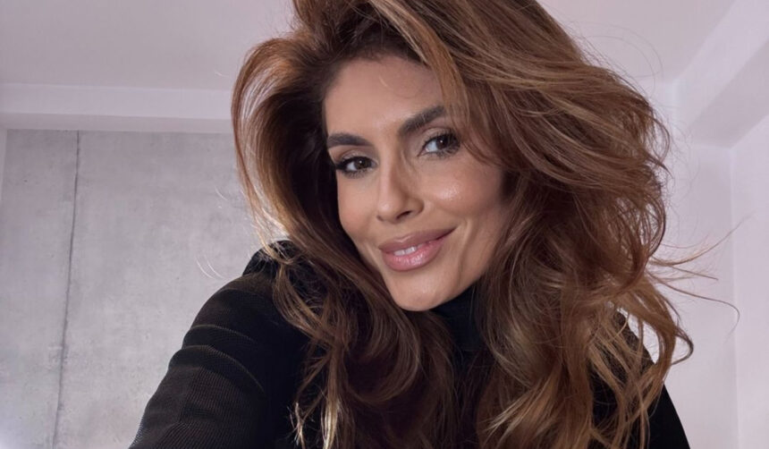 ce a patit sanziana negru in arabia saudita intr un birou cu multi barbati care abia vorbeau engleza obiectul interzis pe care il avea in bagaj 67b336fcd09dd