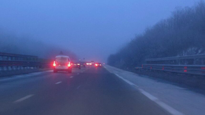 ceata densa si ger naprasnic in constanta vizibilitate redusa pe autostrada a2 67bbff98730e8